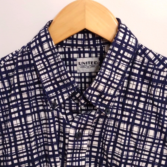 United men's Large Short Sleeve Button Up Shirt - Picture 4 of 4